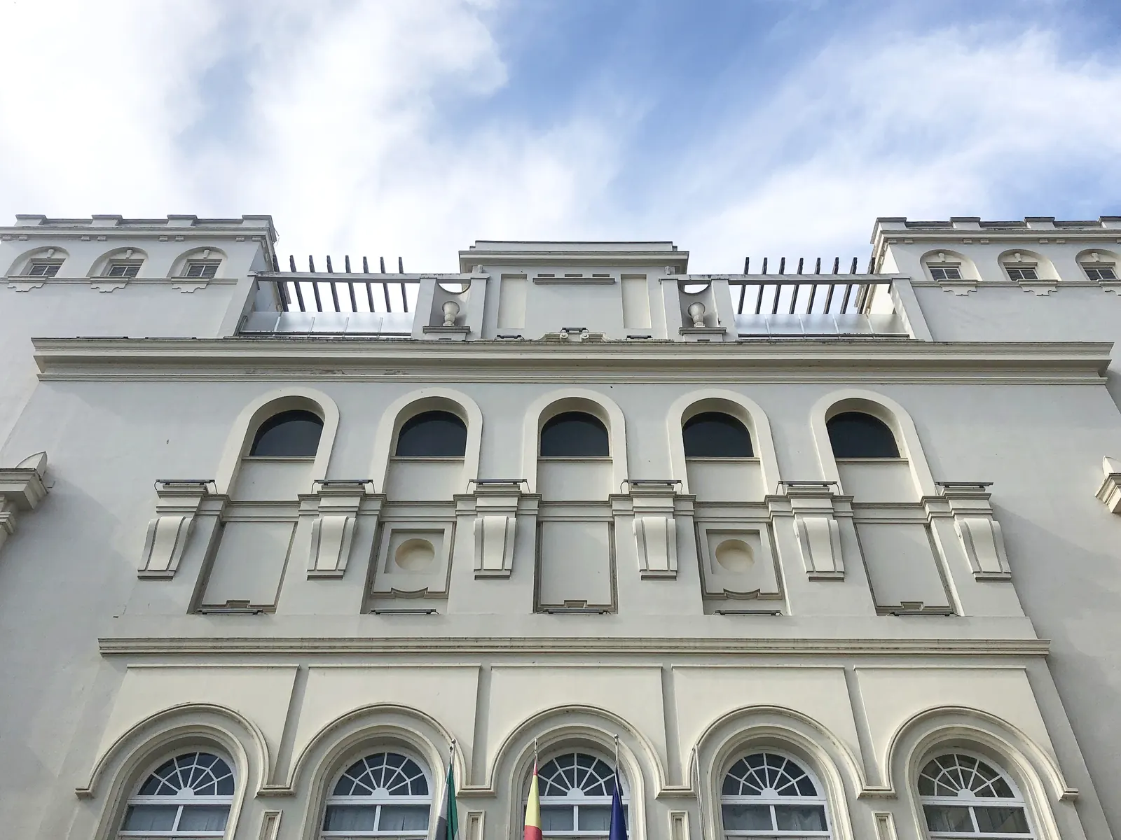 Detalle fachada Teatro López de Ayala